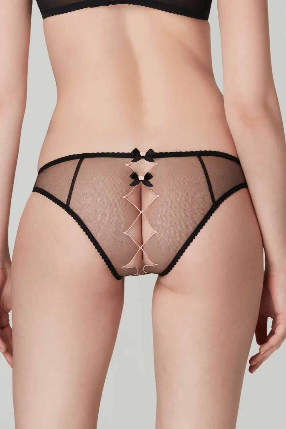 Lorna Ouvert in Black